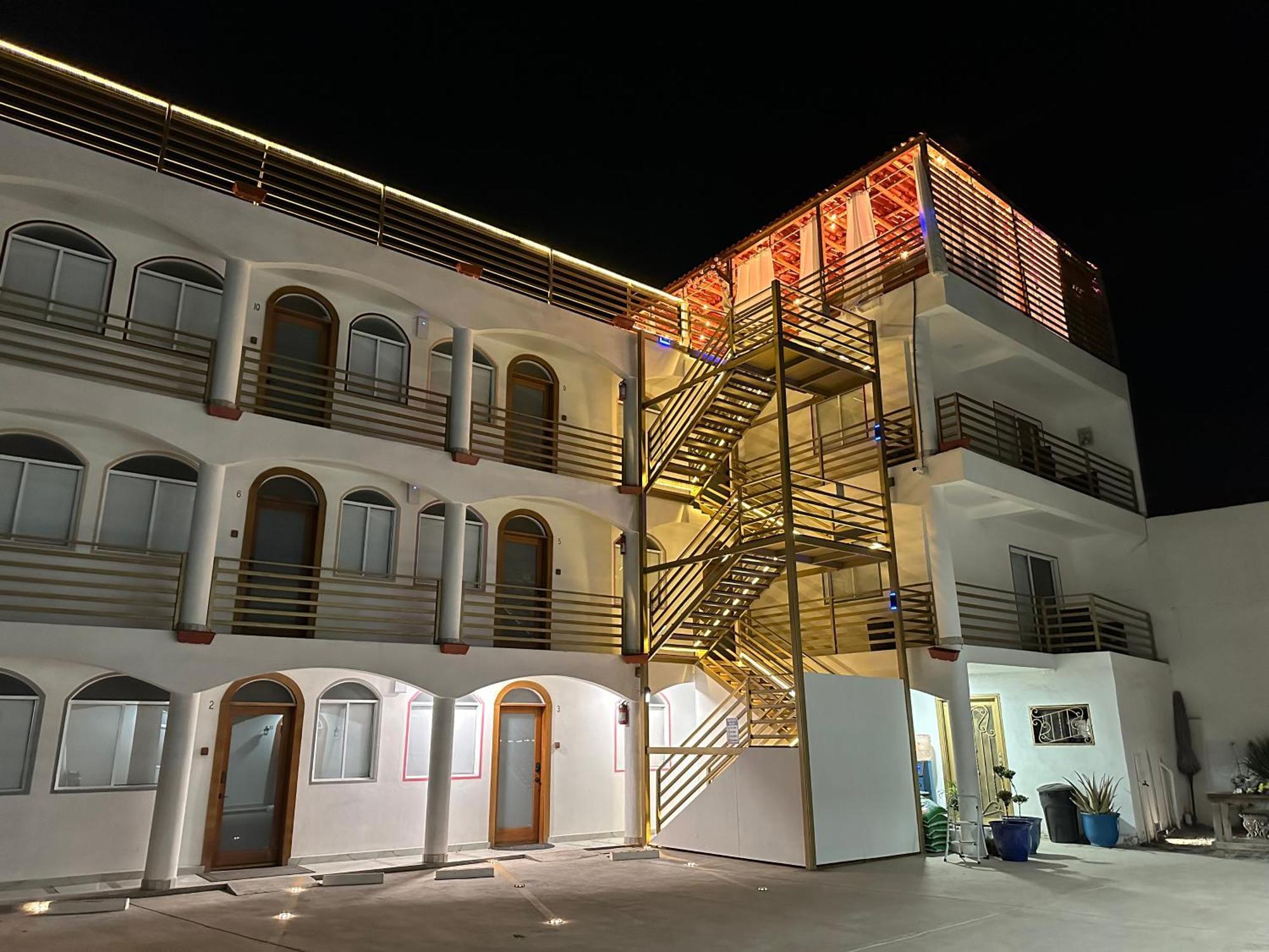 Las Mariposas Mini Suites Rosarito Esterno foto